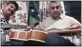 জ্যোতি সংগীত বাদ্যযন্ত্ৰত শিল্পী প্ৰদীপ শৰ্মা মোহন বীনাৰ ওপৰত আৰু গীটাৰত ৰছিদ 