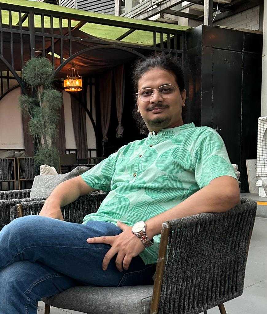 Dr Dibyayan Deb